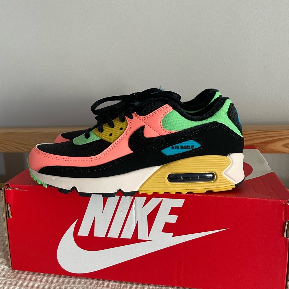 Nike Women’s Air Max 90 ‘Fur Multi-color’ size 7.5